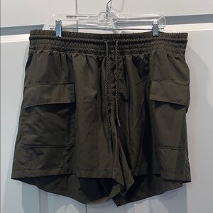 Old Navy stretchtech Dark Olive Women's Cargo Shorts size 2X